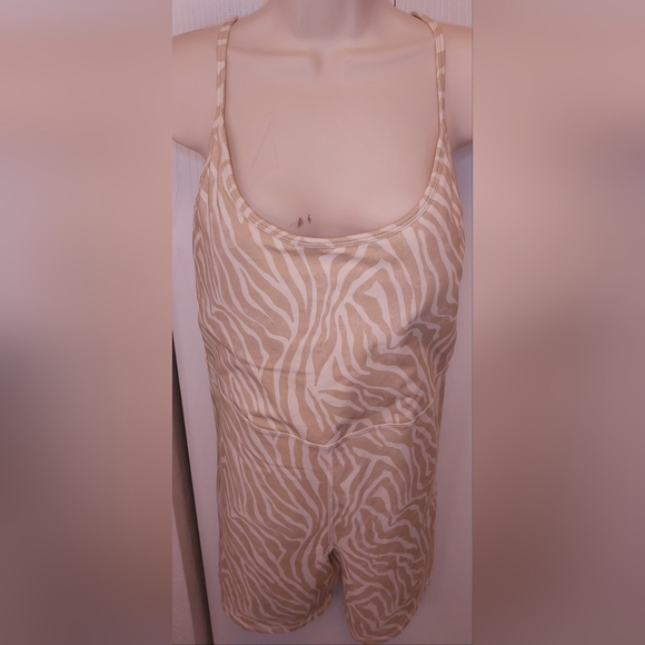 Old Navy Active Powerchill Beige Zebra Print Racerback Bodysuit Romper Size XL - Picture 5 of 11